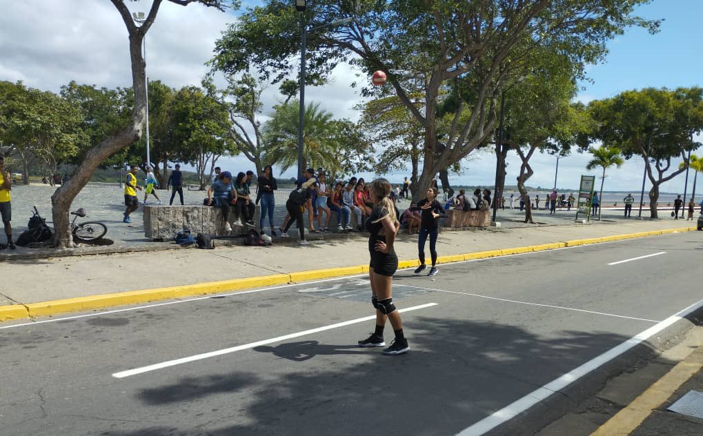 Desde el majestuoso Mirador Angostura en Ciudad Bolívar celebramos #DíaDeLaJuventudPatriota con una mega actividad deportiva y de recreación de la mano de los institutos hermanos <a href="/NicolasMaduro/">Nicolás Maduro</a> <a href="/amarcanopsuv/">Ángel Marcano</a> #DíaDeLaJuventudPatriota