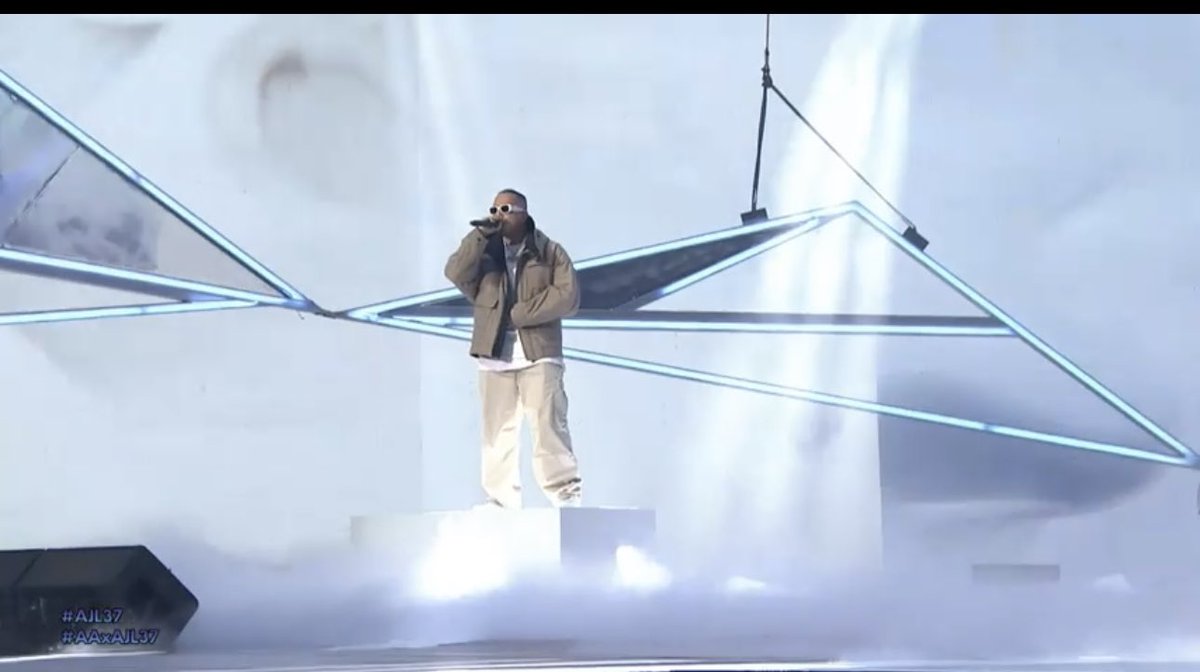 Bell_Dakao69's tweet photo. Grammy vibe in da house uols… 
For me this is international level punya performance… 

#SeaBell 
#AJL37
#AAxAJL37 https://t.co/RONHjwo7ID