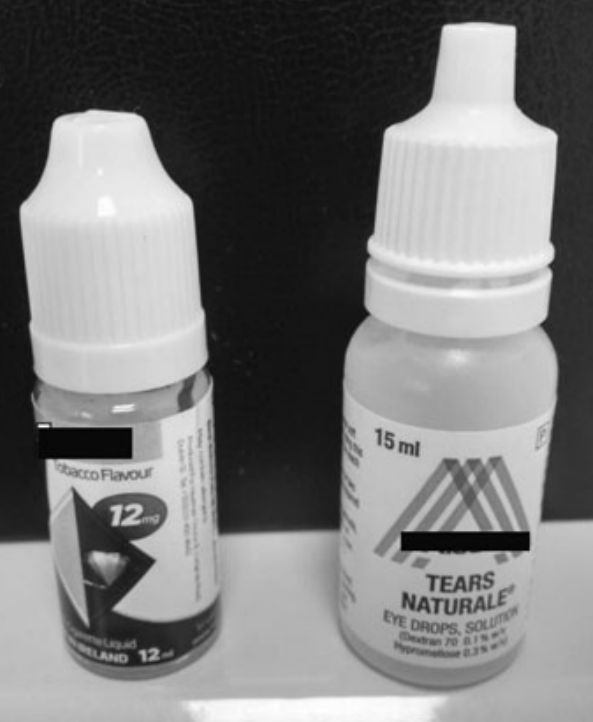 Links ist Flüssigkeit für E-Zigaretten. Rechts sind Augentropfen. Wenn die nebeneinander im Bad gelagert werden, sollte man sehr sehr achtsam sein 😱. #EZigarette #Dampfen #Liquid