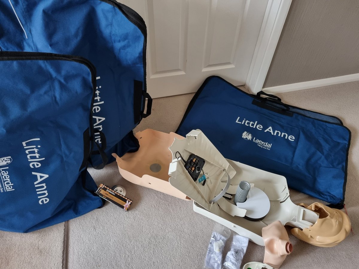 LadyLast_CFR's tweet photo. It's that time of year 😊
Annie's out of winter storage and @HeartStartSEC courses beginwith 2 courses this month. 
#MissionCPR 🙌  #MissionAED 💓
To go on the waiting list for the next available course in @Deal_Town email lady.last@btinternet.com 
Learn to save a life this year. https://t.co/Barupm7L8e