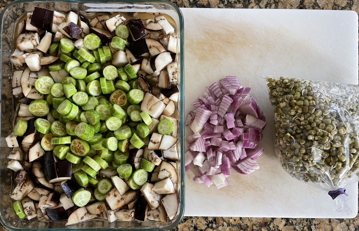 ravipisupati's tweet photo. Sometimes we get a mix of (left over) #vegetables. With them, we need to show #talent to a make #delicious #curry. Now I am in that process and the #chopping is done before I move ahead 😎😎 https://t.co/2qfPyl2JM9