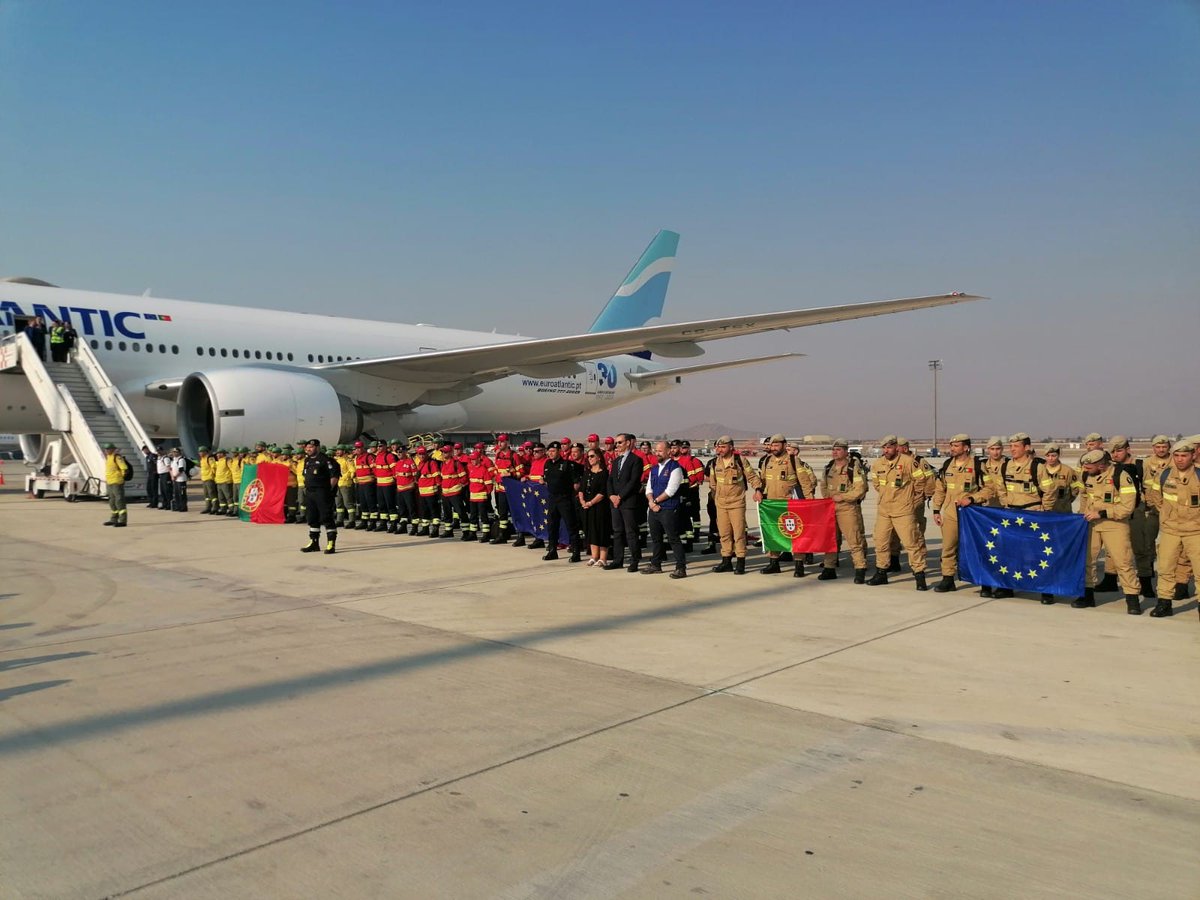 ProteccaoCivil's tweet photo. 🇵🇹🇪🇺🇨🇱 #incendiosChile 

144 operacionais da Força Operacional Conjunta 
@ProteccaoCivil chegaram pelas 13h44 (hora portuguesa) ao Chile. A missão, ajudar no combate aos incêndios que estão a fustigar aquele país. 

#ANEPC #Bombeiros #INEM #GNR #ICNF #incendiosflorestais https://t.co/blZJy3l8Y1