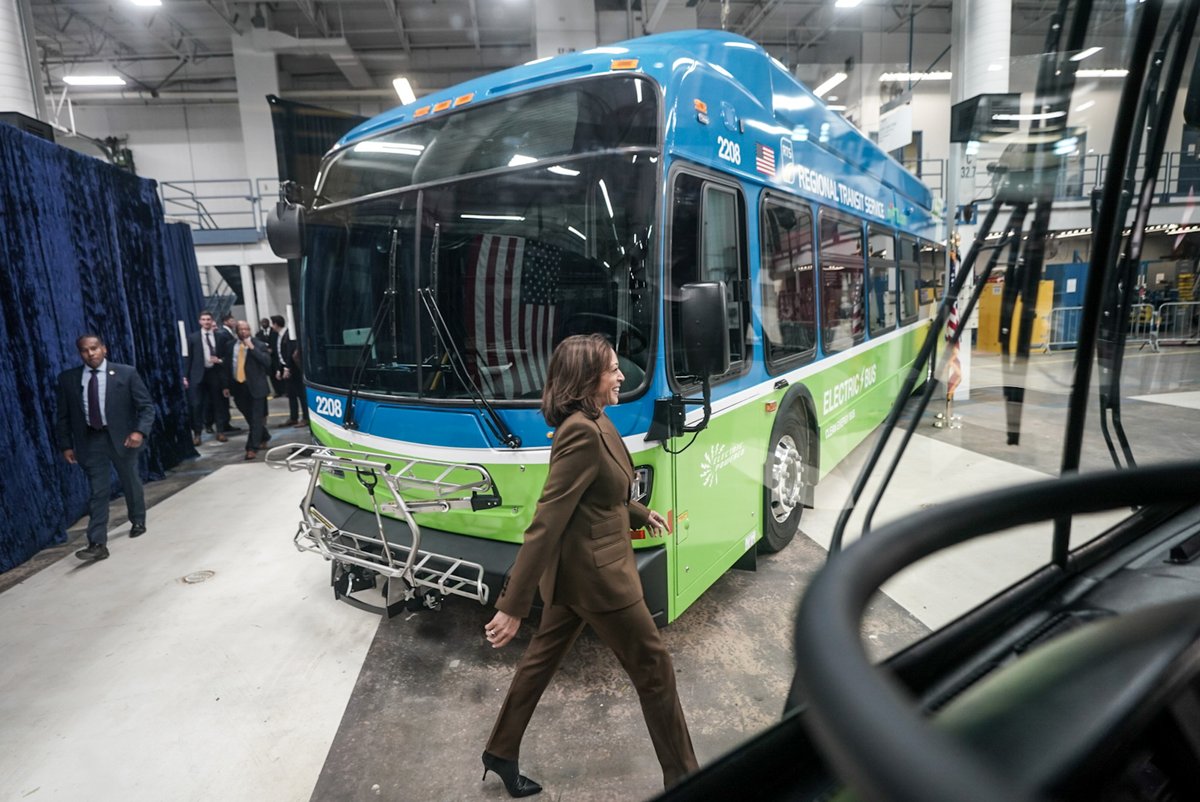 Renae on Twitter "RT WhiteHouse With historic investments in electric buses, the BidenHarris