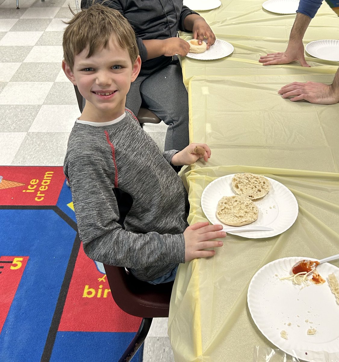 Scillieri_GW's tweet photo. This past week our class make pizza to shower the difference between a physical and chemical change. We ended the week making our Valentines’ Day boxes! 💜 🍕 #mahwahconnects @MahwahGW @mahwahschools https://t.co/4hIM2jOEto
