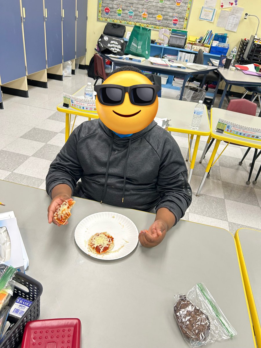 Scillieri_GW's tweet photo. This past week our class make pizza to shower the difference between a physical and chemical change. We ended the week making our Valentines’ Day boxes! 💜 🍕 #mahwahconnects @MahwahGW @mahwahschools https://t.co/4hIM2jOEto