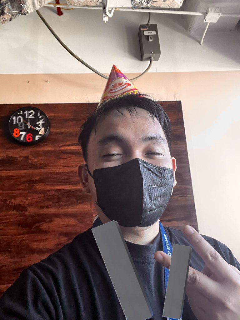 Prokopio's tweet photo. Bought cakes and party hats kanina. Then I told ‘em it was my friggin’ birthday yesterday, kahit hindi pa.. 😅

Chose the weekend shift kasi onti lang sila. Pag weekdays marami. ‘Di ko afford manlibre ng marami. #MindsetBa https://t.co/XrVXfECZqm
