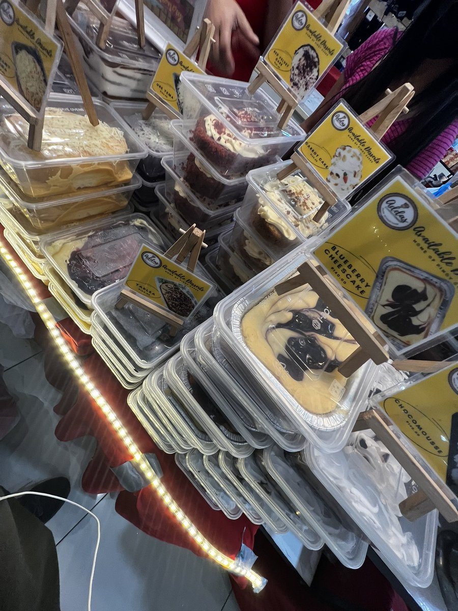 Prokopio's tweet photo. Bought cakes and party hats kanina. Then I told ‘em it was my friggin’ birthday yesterday, kahit hindi pa.. 😅

Chose the weekend shift kasi onti lang sila. Pag weekdays marami. ‘Di ko afford manlibre ng marami. #MindsetBa https://t.co/XrVXfECZqm