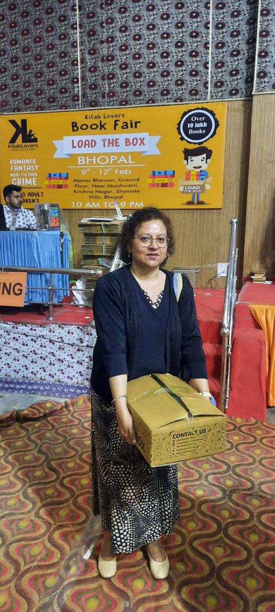 Jhimly2's tweet photo. It has been ages since i visited a #bookfair . When i chanced upon #LoadtheBox #bookfair Bhopal , it was sheer excitement ! Rows & rows of #books of my favourite authors- #nostalgia galore!
Novel appreciable effort @LoversKitab thanks for undiluted joy for helping me #loadmybox https://t.co/zVgPrUeuG2