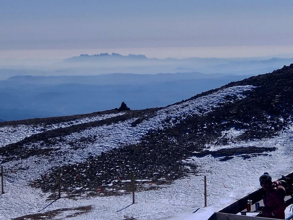 Vista de Montserrat des del mirador del Niu de l'Àliga a La Molina/Masella. 
#niudelaliga
#lamolina #masella #cerdanya #Alp #Pirineus 
...
#bns_landscape #tripstagram #ok_catalunya #instacatalunya #ski #skistation #pirineos #inpirineos #pyrennees
#alp250… instagr.am/p/CokQpIjI9Qx/