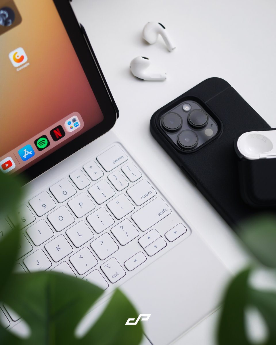 jeorgepaolo_'s tweet image. Went with a minimal setup for this weekend! 👨🏻‍💻✨

#minimalsetup #iPadAir5 #appleecosystem