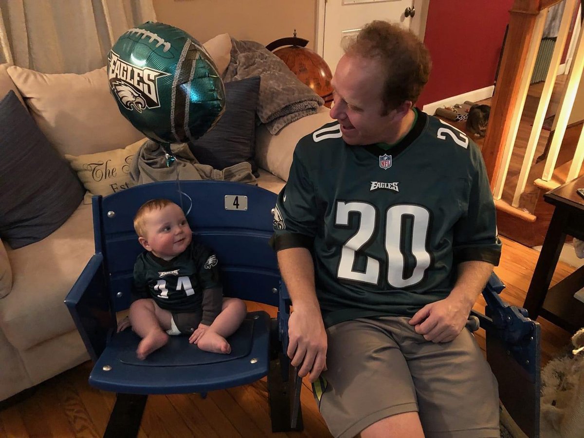 MikeMiller2277's tweet photo. Before. After. Go birds. #FlyEaglesFly https://t.co/Y153tOocwU