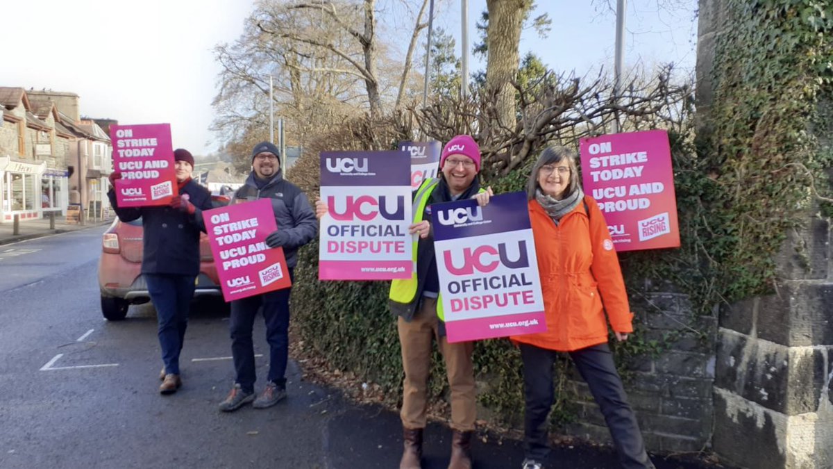 Flemi21's tweet photo. Out on the picket line at UWTSD Lampeter earlier this week. Wonderful support from colleagues, students, and the public! @ucu @UCUWales #ucuRISING #UCUstrike https://t.co/9ZB5W4OREL