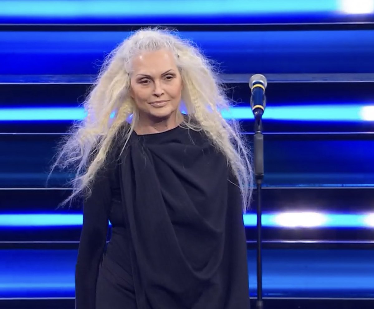 Elodie con                           Il resto
2 ore di                                  della
sonno                                popolazione

#DomenicaIn #Sanremo2023