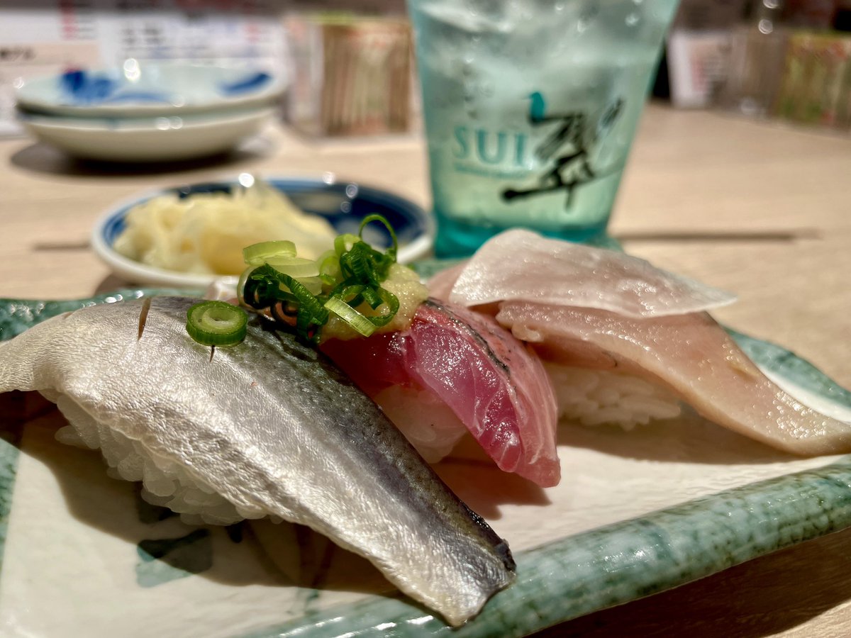 imkt1980s's tweet photo. 2023.2.8 突発的午後半休からの昼飲みは続く。なんばウォーク「さしす」にて、ポテサラ＆青魚３点盛りをジンソーダでサッパリいただくの巻。魚卵たっぷりのポテサラは、見た目もお味もゴージャスぅ。たまらぬ。 https://t.co/DZ9PaaLzI4