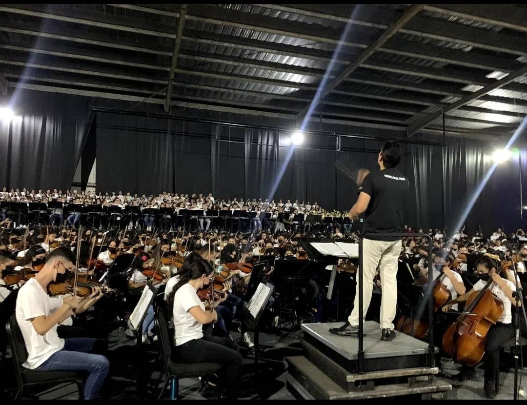 elsistema: #ElSistema48años está conformado por el Programa Orquestal, Coral, Educación Especial, Simón Bolívar, Alma Llanera, Nuevos Integrantes, Atención Hospitalaria, Académico Penitenciario, Formación Académica, Música Popular y otros Géneros, Simón …