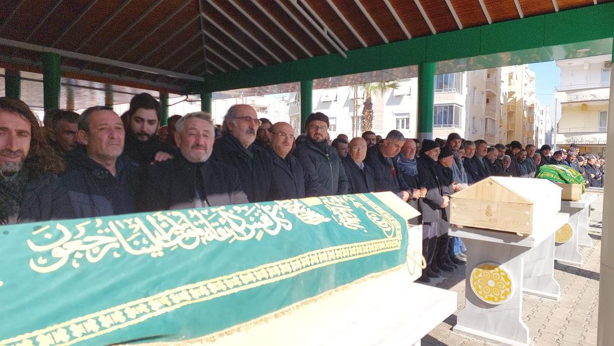 meb_dinogretimi's tweet photo. Genel Müdürümüz Mehmet Nezir Gül, Kahramanmaraş'ta meydana gelen deprem dolayısıyla Gaziantep Nizip'te hayatını kaybeden öğretmen çift Mehmet Çavuş Karakuş ve Arzum Karakuş ile çocukları Bahadır ve Bora'nın cenaze namazına katıldı. https://t.co/fNQyYVYOC1