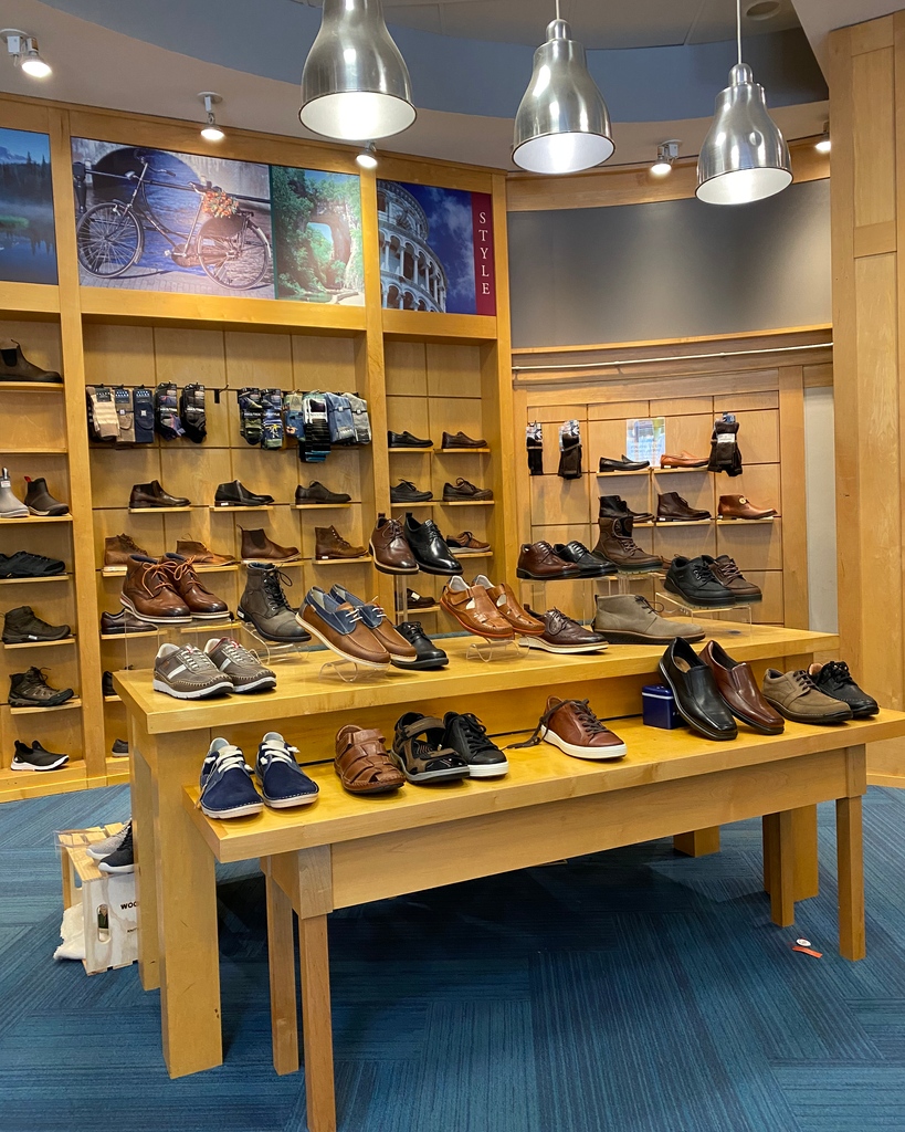 New year workouts bringing new year foot problems? We’re lucky to have a speciality shoe store, @shoeflycharlottesville to help!

#yelp #belongsonyelp #charlottesvilleva #yelpelitesquad #shoe #sneakers #shoes  #instashoes #shoestagram #shoesaddict #sandals #footwear #boots
