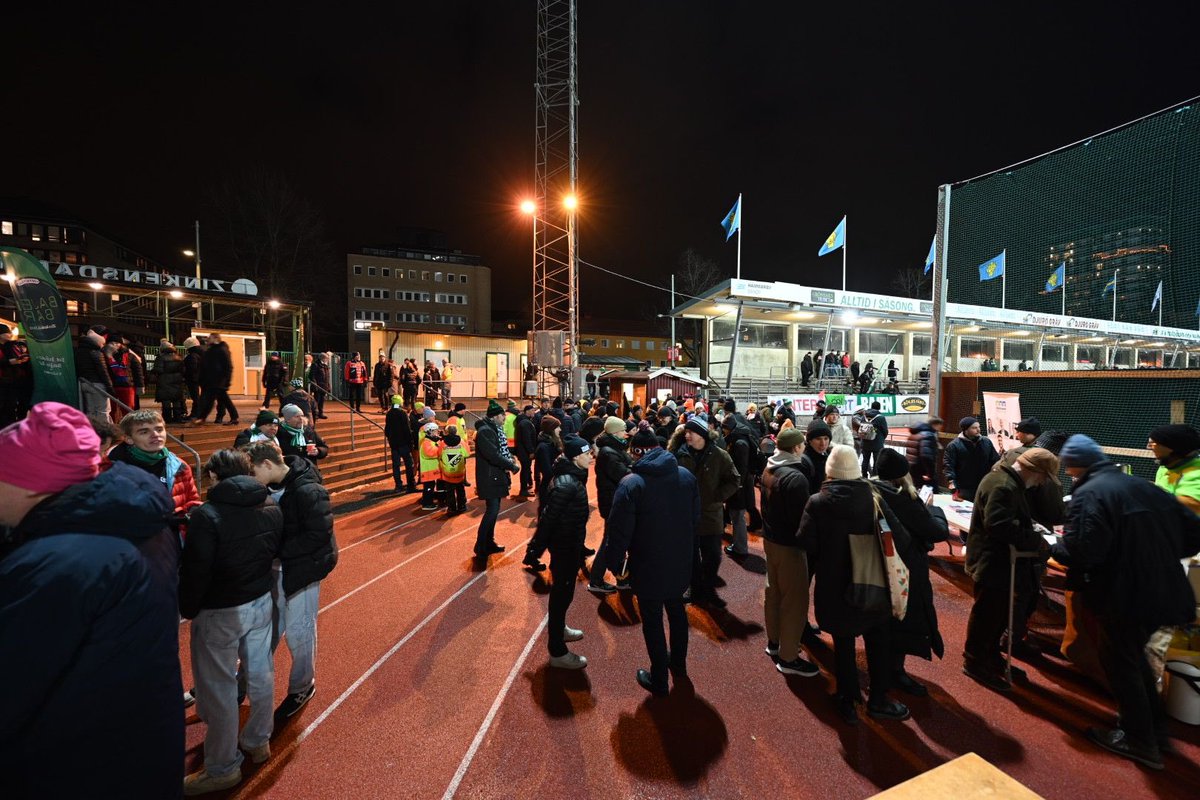 hammarbybandy's tweet photo. Till vår slutspelsmatch på onsdag vill vi ha så mycket folk som möjligt till Zinken.

Hjälp oss gärna med förslag på hur vi når ut till så många som möjligt, tips mottages 😃🤝🇳🇬⤵️

#bajen https://t.co/vFzu4CSvyE