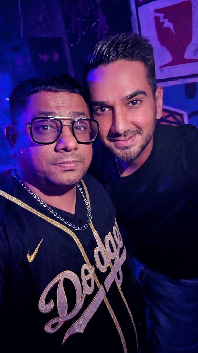munkyman_dj's tweet photo. Haven't seen this brother for longest time possible, easily 10 years!!! Good to see you again Lil' Bro!!!
.
.
.
.
.
@djtwister373 https://t.co/Qk9Q5w0WHA