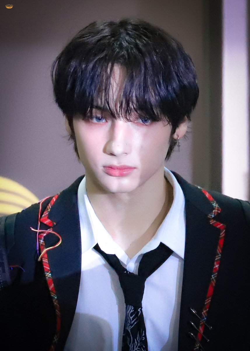 Eggtart0814's tweet photo. 230210 뮤뱅퇴근 HQ

🧛🏻

#휴닝카이   #HUENINGKAI   
#TXT   #투모로우바이투게더       
#TOMORROW_X_TOGETHER https://t.co/ARk7GOaYiK