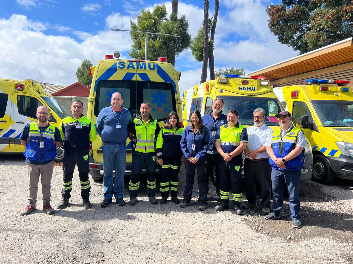 chefabiola's tweet photo. Aprovechamos también de saludar al equipo del SAMU red Talcahuano, quienes también se han mantenido desplegados en puntos vulnerables, para trasladar a quienes requieran atención de salud. 2/3 https://t.co/fIpkh35LiK