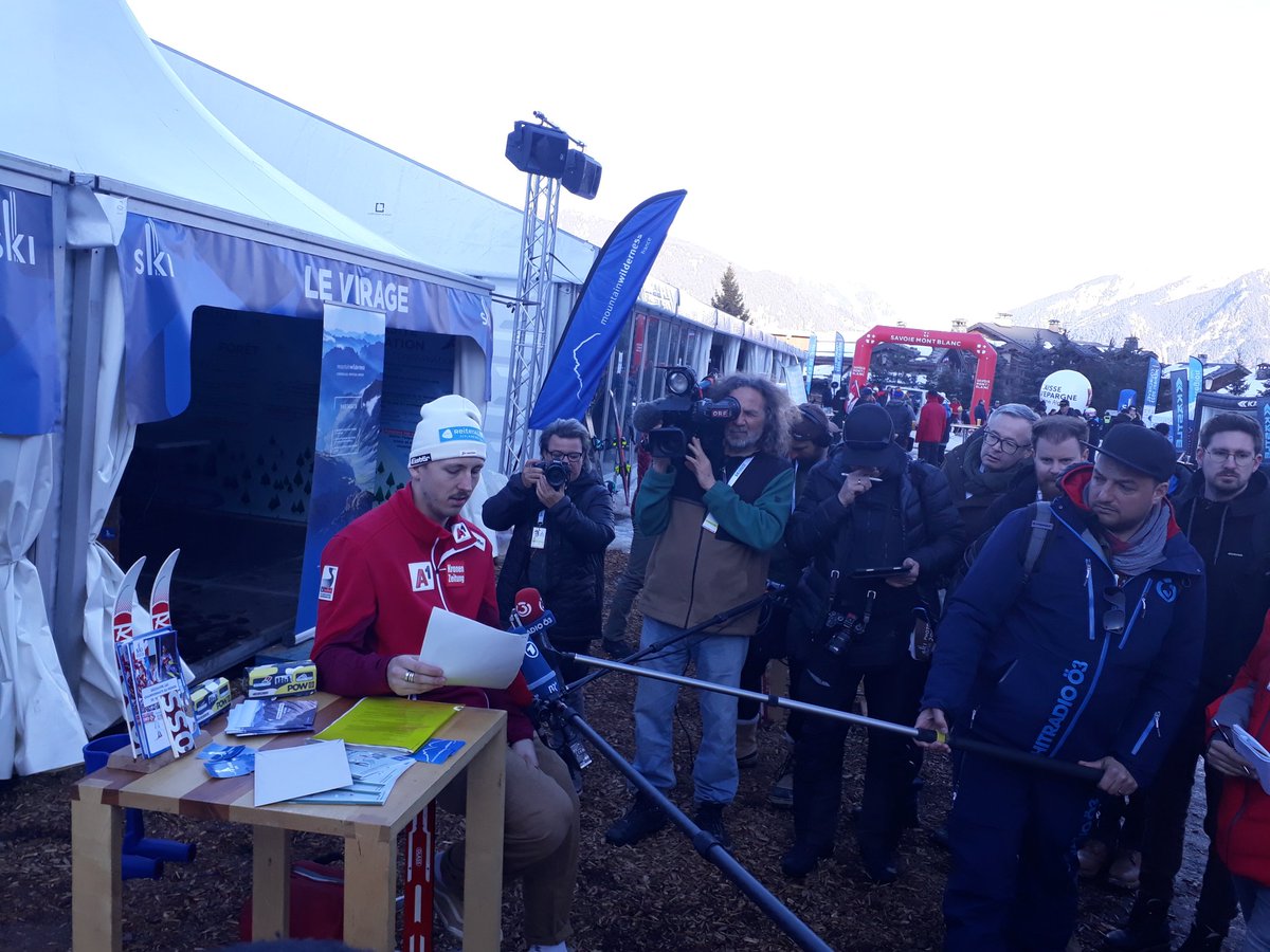 ÖSV-Abfahrer Julian Schütter stellt in Courchevel seinen öffentlichen Brief vor, in dem er von der Fis u.a  fordert, alle Verbandsevents bis 2035 klimaneutral zu gestalten. 140 Athleten haben bislang unterzeichnet, u.a. Kilde und Shiffrin