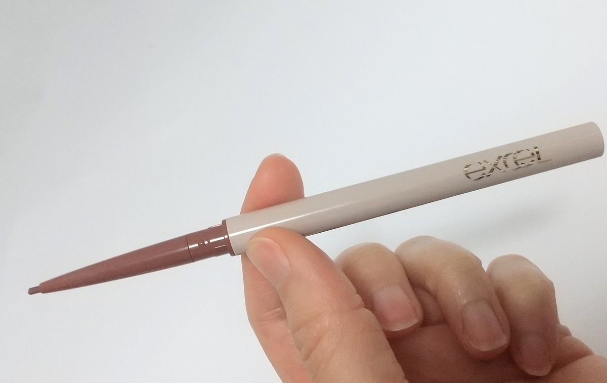 kimu7738's tweet image. これで口角ライナーしてる！いい！
生まれつきレベルのM字リップ創造してる💋持ちもいい(アイライナーやし)

EXCEL ニュアンスフルペンシルライナー(ピンクブラウン) #excelmake 締め過ぎない締め色ライナー
私はブルベなのでこの色がいいけど イエベさん向けに(キャラメル)てのもあるよ #今日のメイク