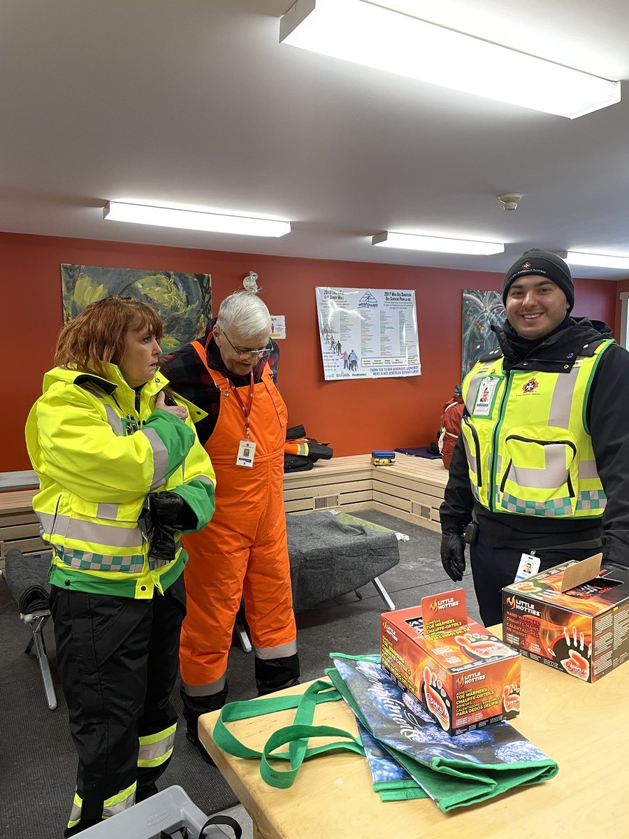 Today St. John Ambulance volunteers, as part of the New Brunswick and Newfoundland – Emergency Response Units, deployed to Killarney Lodge, Fredericton for a training exercise.  
Here are some shots of our Medical First Responder volunteers participating in this exercise.