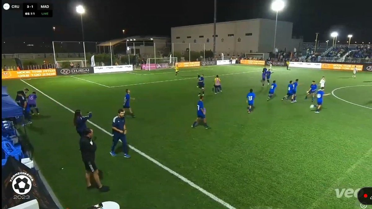 BlogRaposa's tweet photo. Fim de jogo! O Cruzeiro vence por 3-1 e elimina o Real Madrid na Copa Internacional Sub-13 em Dubai.

Os Crias da Toca enfrentam o Barcelona na grande final do torneio. 🔵💪🏽

[📸: Divulgação] https://t.co/ymUP8tKWhy