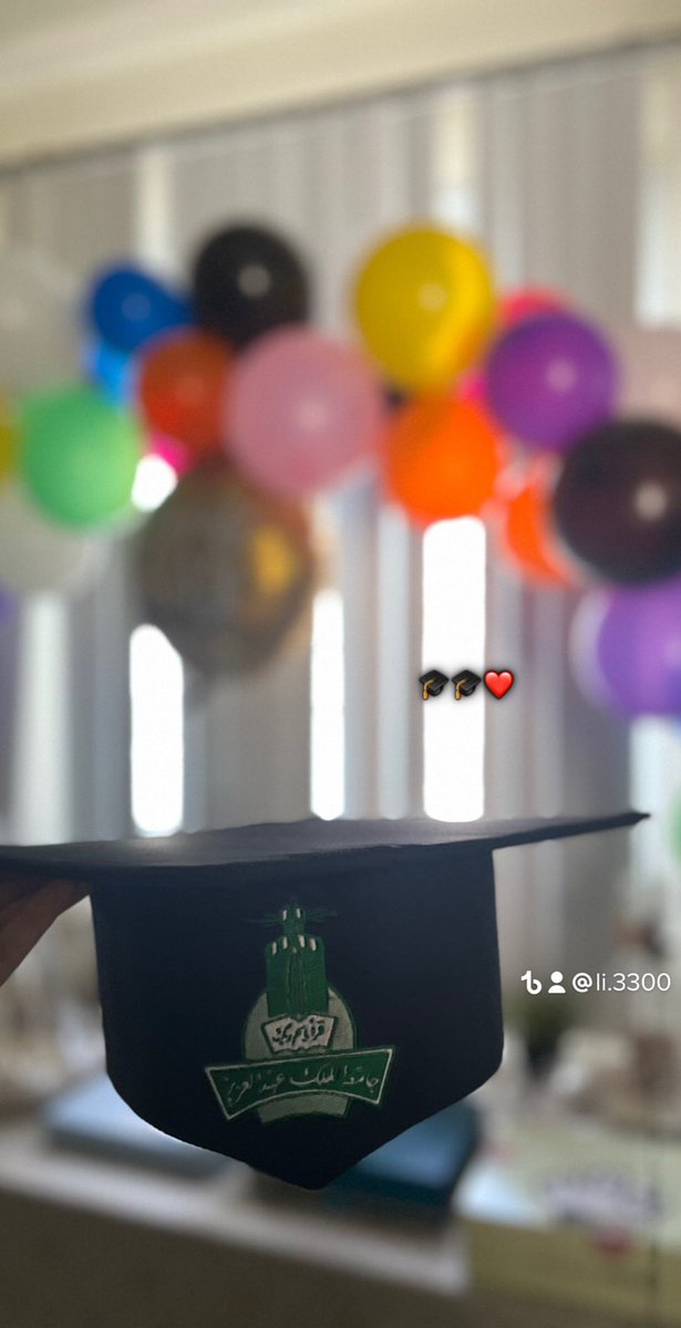 lii3300's tweet photo. الحمدلله🎓🎓🎓🎓💗 https://t.co/ht22yuaUBK