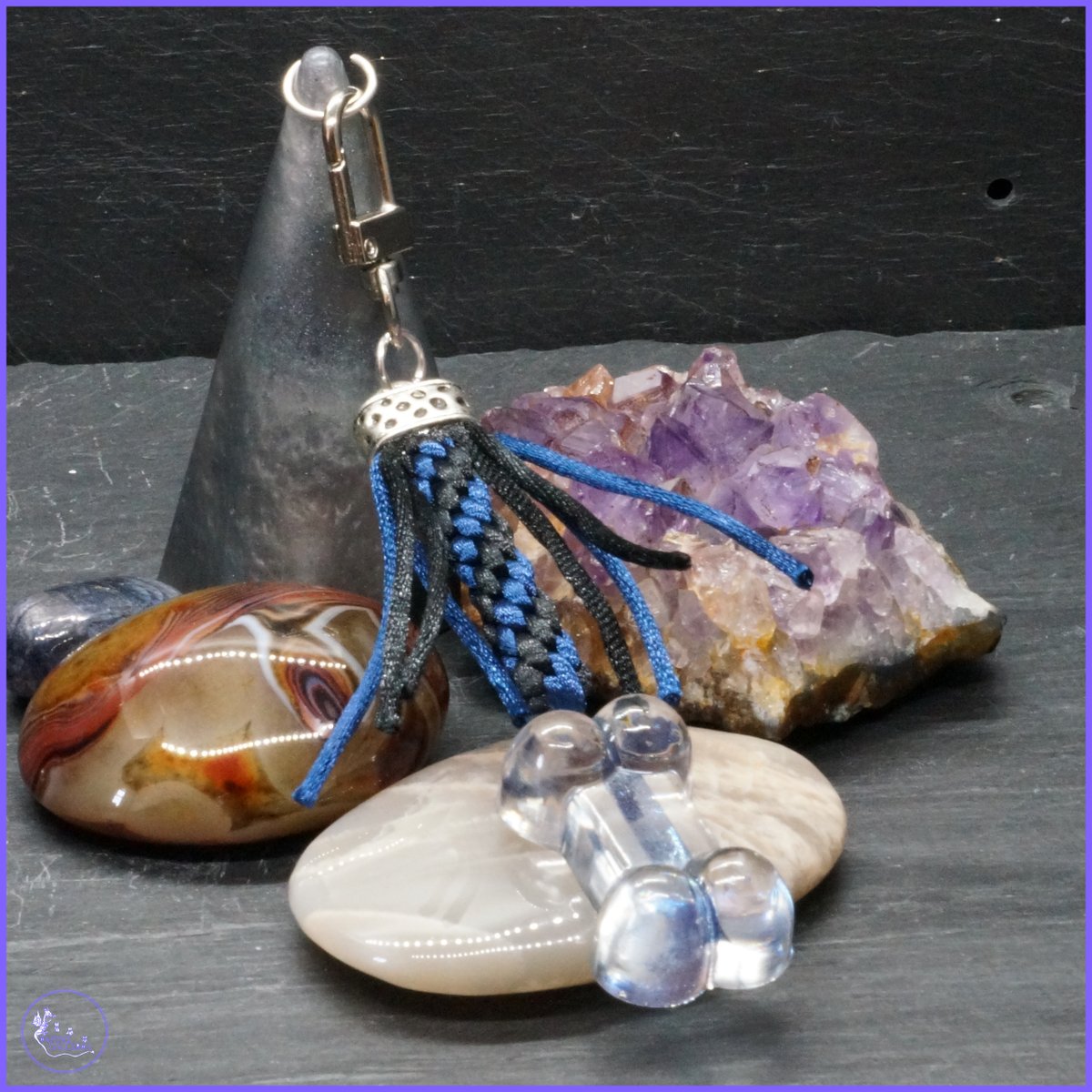 IantheGalleria's tweet photo. We have a range of "Thin Line" items available on the website with 50% of the sale going to Service Dogs UK.

#AMZart #CharityTuesday #ThinBlueLine #ThinRedLine #ThinGreenLine #999services #smallbiz #earlybiz https://t.co/WCtLz0gUuE