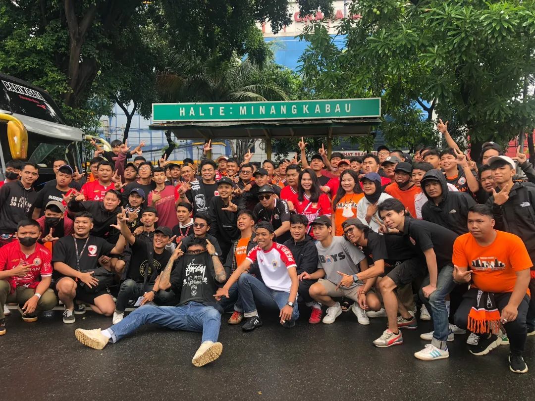 JakPasarRumput's tweet photo. Match week 24 Liga 1 2022/2023

PERSIJA JAKARTA 2 vs 0 Arema FC

Minggu, 12 Februari 2023

Stadion Patriot Candrabaga, Bekasi

#JakPasarRumput #BarrabravasPersija #PersijaJakarta #Jakmania https://t.co/C7mvXmlp1c
