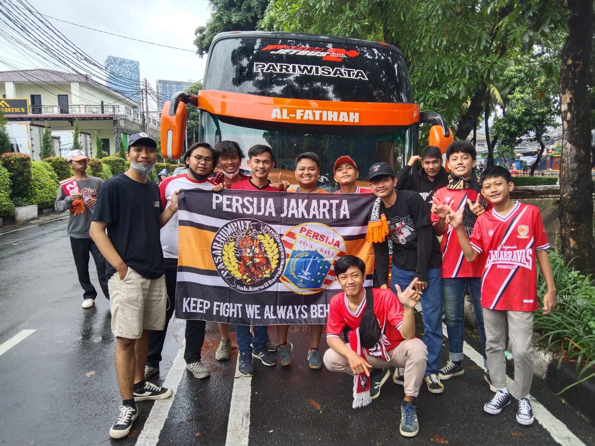 JakPasarRumput's tweet photo. Match week 24 Liga 1 2022/2023

PERSIJA JAKARTA 2 vs 0 Arema FC

Minggu, 12 Februari 2023

Stadion Patriot Candrabaga, Bekasi

#JakPasarRumput #BarrabravasPersija #PersijaJakarta #Jakmania https://t.co/C7mvXmlp1c