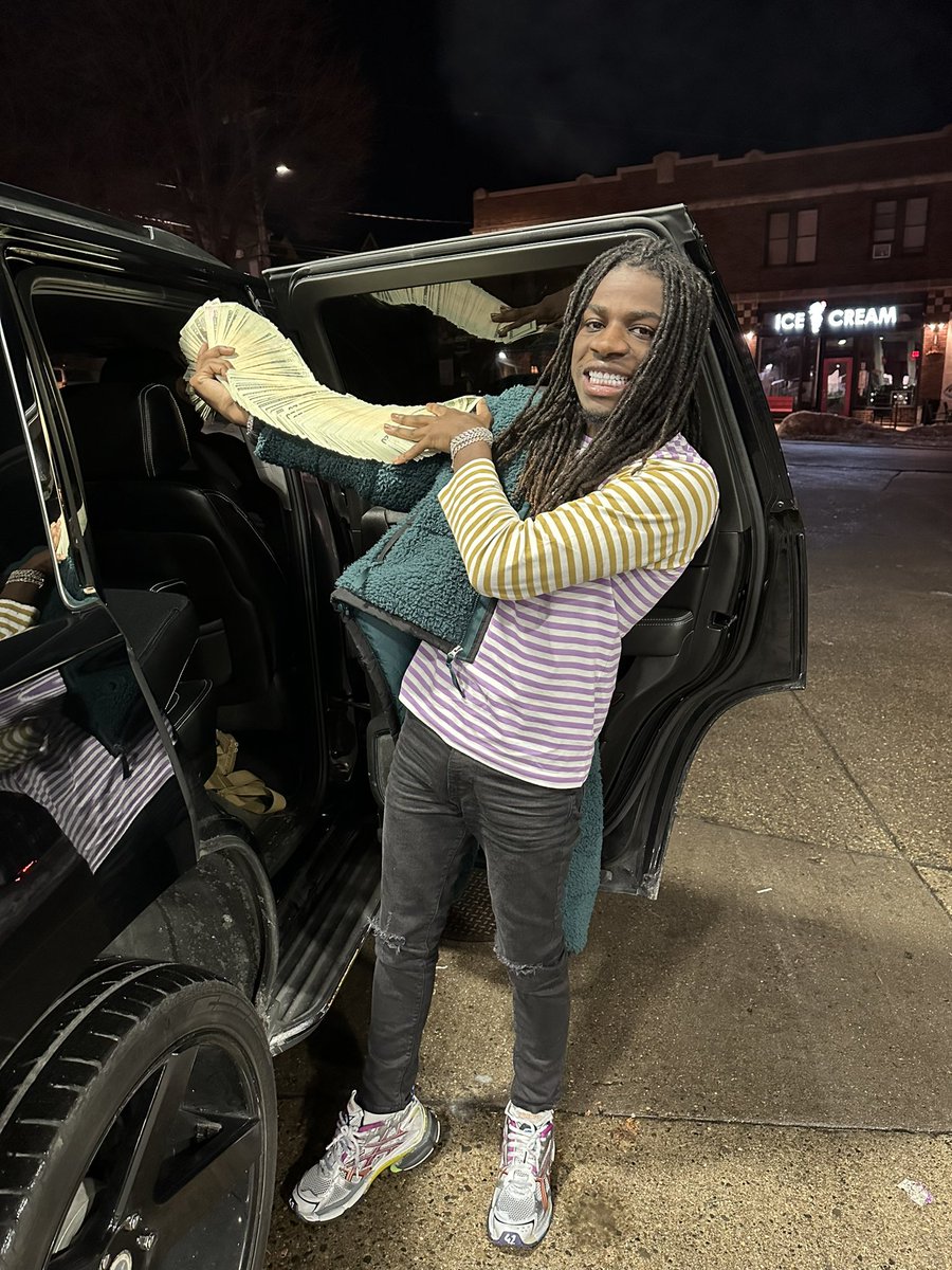 MIAAAFINEASS 🤪💦 on Twitter: "Stop playing with him 😮‍💨😍😍"