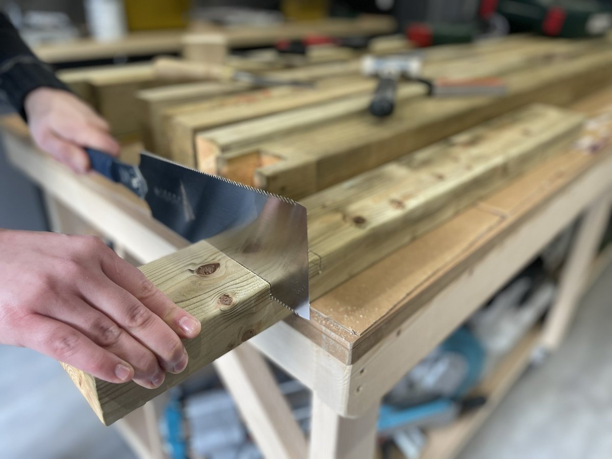 I make stuff for a living, but nothing beats making something ‘useful’ for the house or garden. This weekend we built a pergola for our vine. 😊