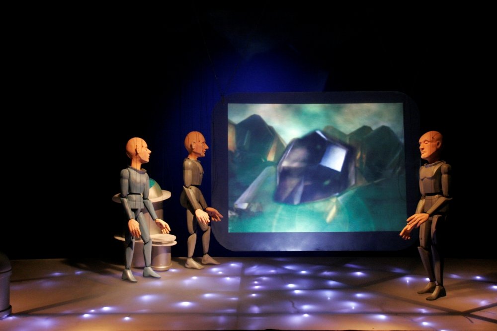 Foundation_HWF's tweet photo. Vorankündigung: "Der Kristallplanet". Aufführung im Marionettentheater Bad Tölz - 11. März, 19:30 Uhr - Drehbuch @HerbertWFranke. Marionetten auf einer abenteuerlichen Reise in einem multimedial erweiterten Bühnenraum. Einige Freikarten auf Anfrage. https://t.co/GRyPTjYp97 https://t.co/m4OUmCwYfi