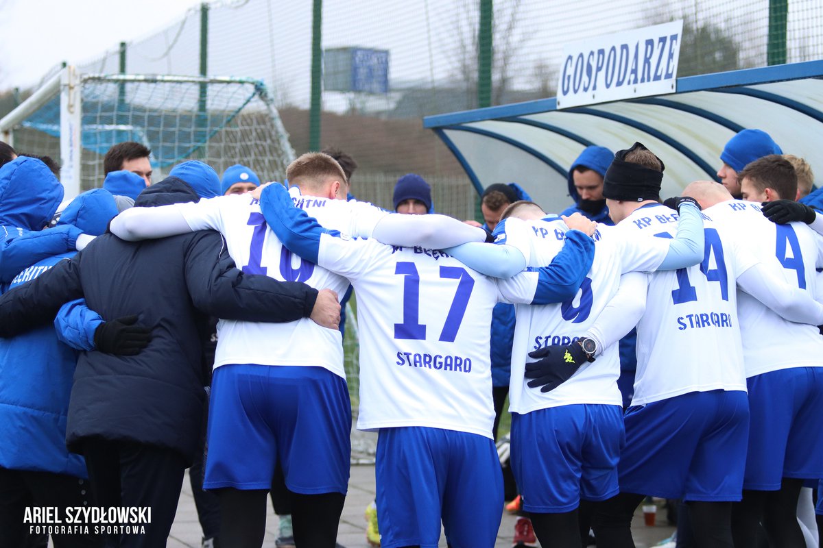 KPBlekitni's tweet photo. Plan Tygodnia 
Pon. 🏋‍⚽️
Wt. ⚽️
Śr. ⚽️
Czw. ⚽️
Pt. Gra Kontrolna Górnik Polkowice  - Błękitni Stargard 17:00
Sob. Wolne
Niedz.  Wolne
 #BlekitniStargard #błękitnarodzina #AkademiaBlekitnych #stargard #Przygotowania #GryKontrolne #Mecz #IIILiga https://t.co/9mFMKr8nWL