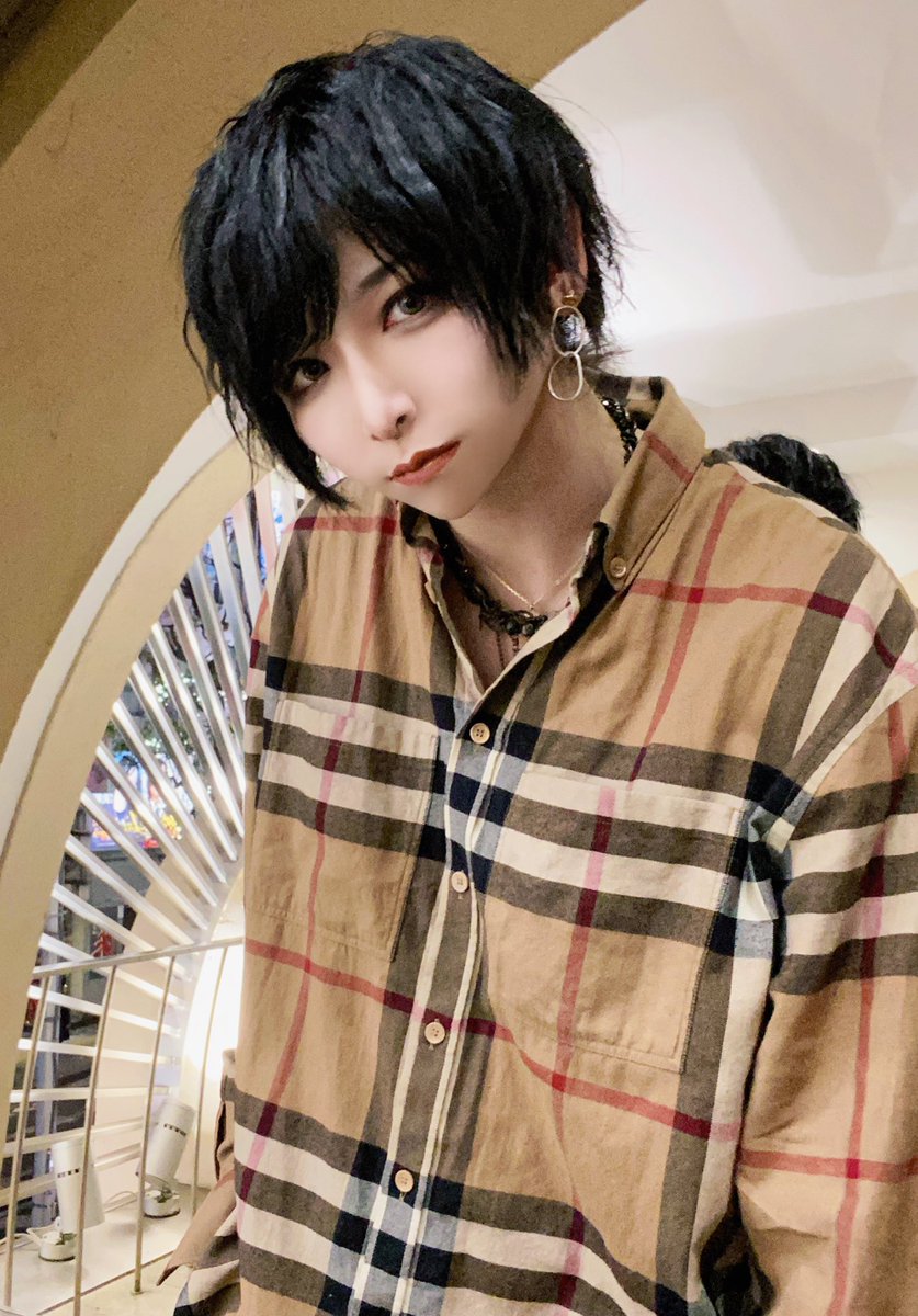 EVOL__LEON's tweet photo. チョコ欲しいなの顔🍫
浮かれてチョコみたいな服きてる、、 https://t.co/PxitpgRJiA