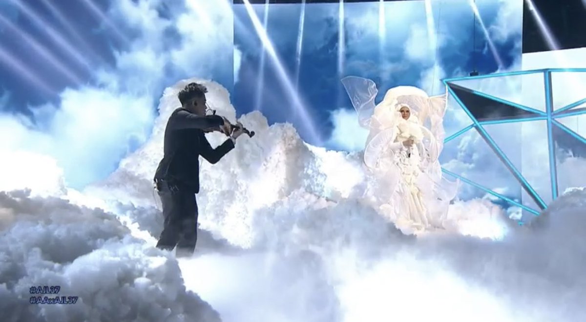 Bell_Dakao69's tweet photo. Nampaknya agak mencabar juri2 nak nobatkan best vocal malam ni… 
As for fashion mmg orang tunggu… 
Aina… this is your concert actually not just a competition… 

#SeaBell
#AJL37
#AAxAJL37 https://t.co/qku5DGEpxT