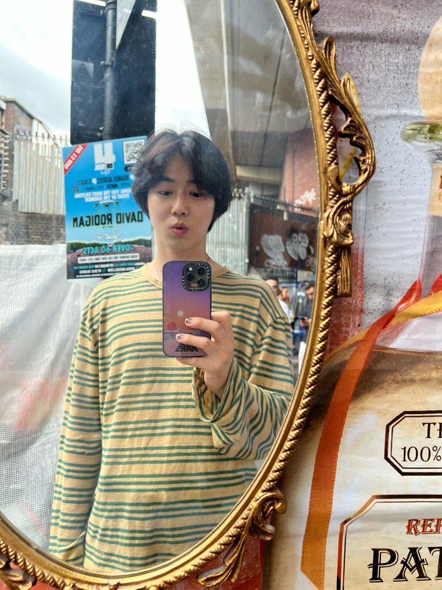 bhyunipples's tweet photo. THE DESIGN IS VERY BOYFRIEND https://t.co/9LnY6RQ9xI
