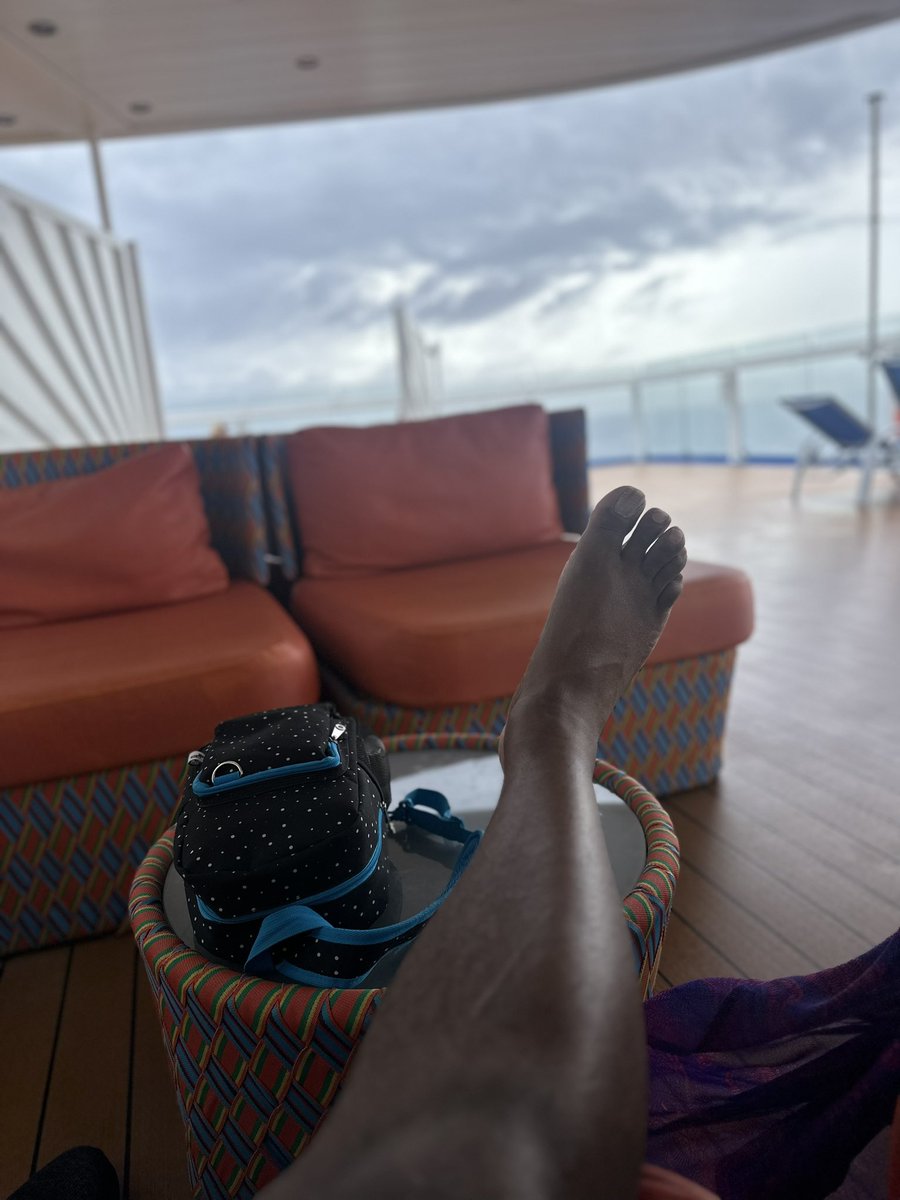 Ray0801's tweet image. Take that @DannyDeVito #boatsandtoes
