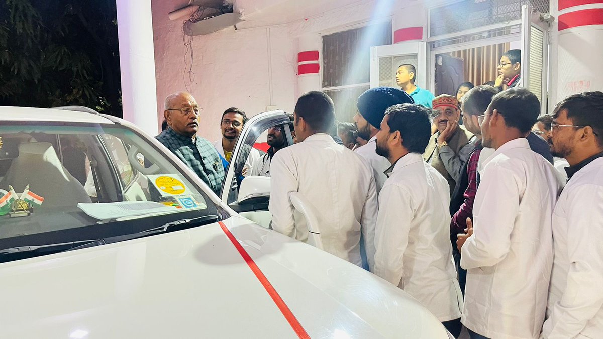 atul kushwaha (@atulkushwaha043) on Twitter photo श्रीमान गिरीश गौतम जी,
माननीय विधानसभा अध्यक्ष जी से सौजन्य भेट हुई।
वेटरनरी छात्रों की माँगो को सर के समक्ष रखा गया।
#increaseMPvetStipend
<a href="/presidentVCI/">Dr. Umesh C Sharma</a>
@governorMP
<a href="/News18MP/">News18 MadhyaPradesh</a>
<a href="/ABVPMB/">ABVP Madhyabharat</a>
<a href="/GovernorMP/">Governor of Madhya Pradesh</a>
<a href="/ChouhanShivraj/">Shivraj Singh Chouhan</a>
<a href="/CMMadhyaPradesh/">Chief Minister, MP</a>
<a href="/drsanjeevbalyan/">Dr. Sanjeev Balyan</a>
<a href="/rshuklabjp/">Rajendra Shukla</a>
<a href="/Girish_gautammp/">Girish Gautam</a> श्रीमान गिरीश गौतम जी,
माननीय विधानसभा अध्यक्ष जी से सौजन्य भेट हुई।
वेटरनरी छात्रों की माँगो को सर के समक्ष रखा गया।
#increaseMPvetStipend
<a href="/presidentVCI/">Dr. Umesh C Sharma</a>
@governorMP
<a href="/News18MP/">News18 MadhyaPradesh</a>
<a href="/ABVPMB/">ABVP Madhyabharat</a>
<a href="/GovernorMP/">Governor of Madhya Pradesh</a>
<a href="/ChouhanShivraj/">Shivraj Singh Chouhan</a>
<a href="/CMMadhyaPradesh/">Chief Minister, MP</a>
<a href="/drsanjeevbalyan/">Dr. Sanjeev Balyan</a>
<a href="/rshuklabjp/">Rajendra Shukla</a>
<a href="/Girish_gautammp/">Girish Gautam</a>