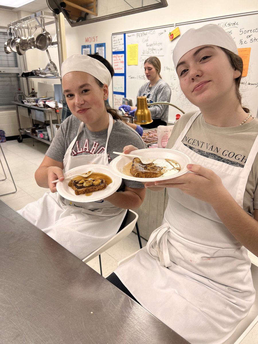 MHS Culinary (@mhsculinary1) on Twitter photo 1st time tasting Banana Foster over French toast! 1st time tasting Banana Foster over French toast!