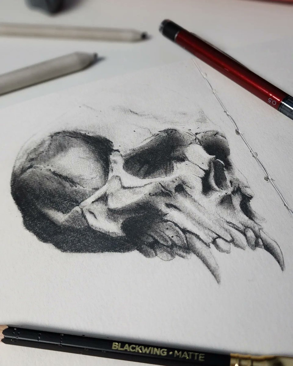 PainteraStudio's tweet photo. Just a cheeky little DOOM Eternal skull study in my sketchbook 🤟🏻

Ref - Phillip Bailey, Artstation (found it on pinterest, don't crucify me, kthanks <3) https://t.co/73xn1yebap