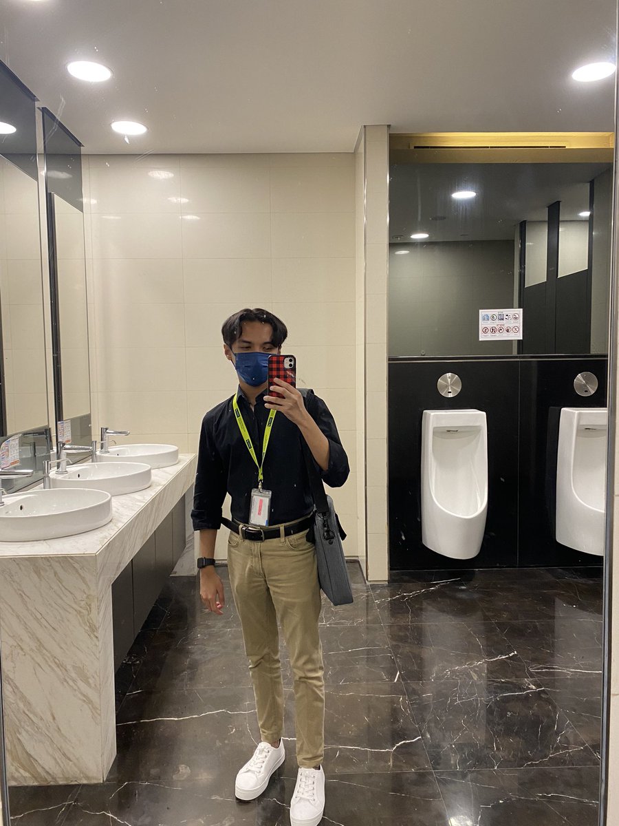haqeme's tweet photo. WEEK 1 - of Internship at Sumitomo Mitsui Banking Corporation 📍 https://t.co/7vErQZJJt1