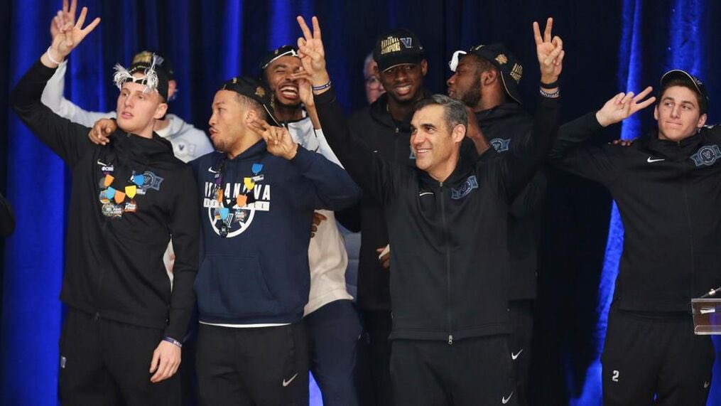 CBKReport's tweet photo. 2018 Villanova was ridiculous

7-0 in AP Top 25 games

vs #12 Gonzaga: 88-72
vs #10 Xavier: 89-65
vs #4 Xavier: 95-79
vs #15 WVU: 90-78 (Sweet 16)
vs #14 TTU: 71-59 (Elite 8)
vs #4 Kansas: 95-79 (Final 4)
vs #7 Michigan: 79-62 (National Title)

Average win margin of 15 PPG 🥴 https://t.co/w1qMMPqv9W