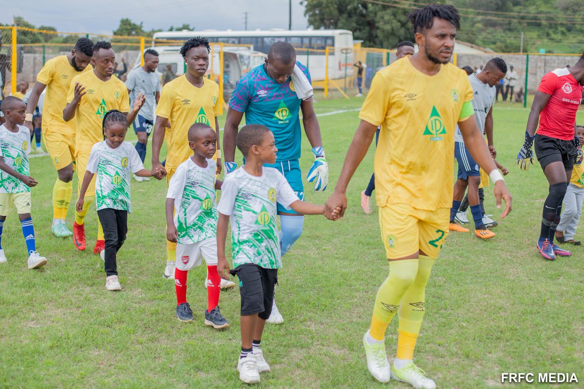 FoleMalembe's tweet photo. Moments before the match!
We had some specials guests at are grand opening at Dola Hill Stadium 😍🤩💛🔥

#WeAreBackHome
#FoleMalembe https://t.co/XjkdMcpk1z