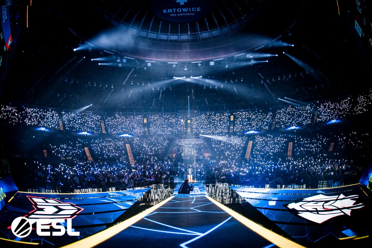 DeaziD's tweet photo. Katowice ♥️🏆📷 #IEM https://t.co/Nr5IySUysn