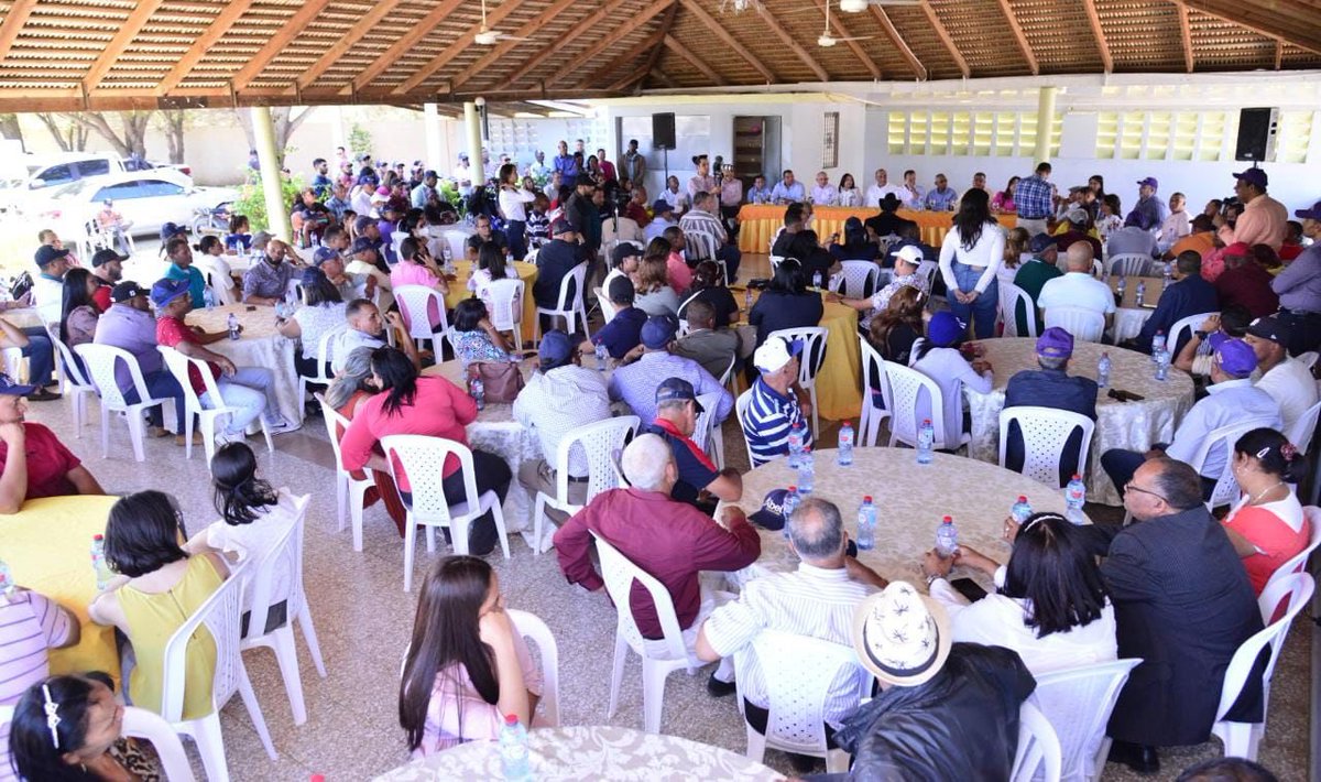 PldlVega's tweet photo. ⭐️@AbelMartinezD encuentro Dirección Politica de  📍Valverde, está se encuentra unificada y fortalecida con miras a las elecciones 🗳️ del 2024. Garantizan que el PLD volverá al poder con el esfuerzo de todos. @PLDenlinea 

#AbelPresidente2024 #PorUnCaminoMejor https://t.co/OiR05o0CGs