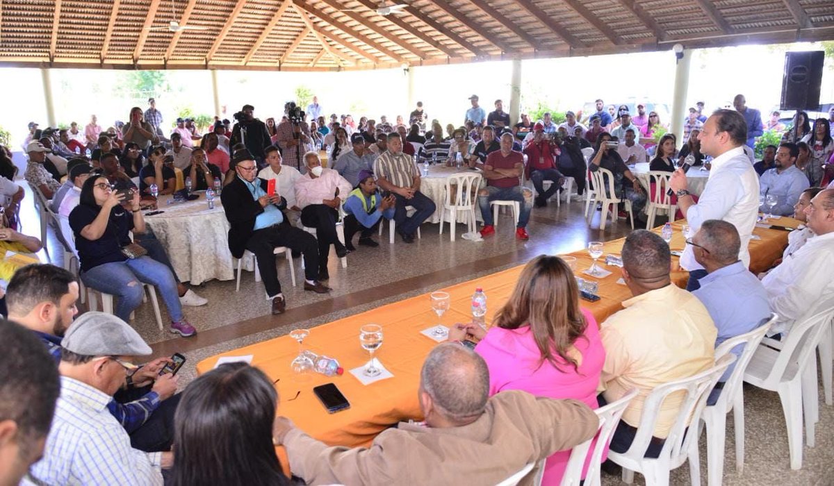 PldlVega's tweet photo. ⭐️@AbelMartinezD encuentro Dirección Politica de  📍Valverde, está se encuentra unificada y fortalecida con miras a las elecciones 🗳️ del 2024. Garantizan que el PLD volverá al poder con el esfuerzo de todos. @PLDenlinea 

#AbelPresidente2024 #PorUnCaminoMejor https://t.co/OiR05o0CGs